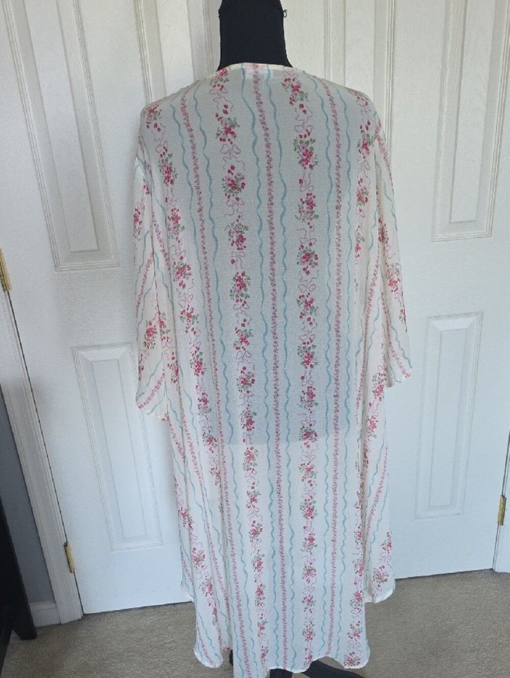 Torrid Cream Kimono with Pink Floral and Light Blue Accents - Picture 5 of 6